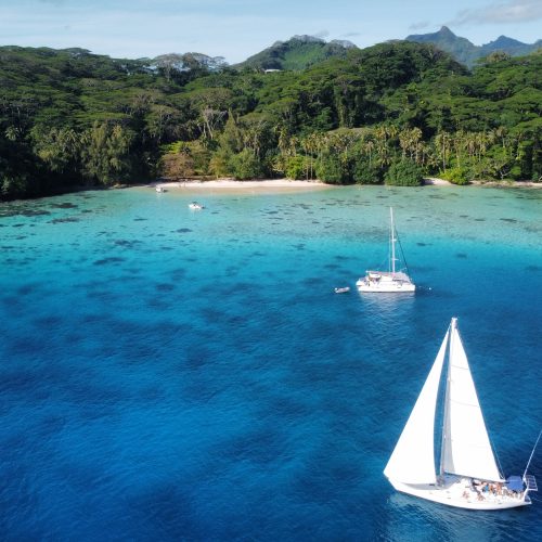 Romantic private boat tour in French Polynesia